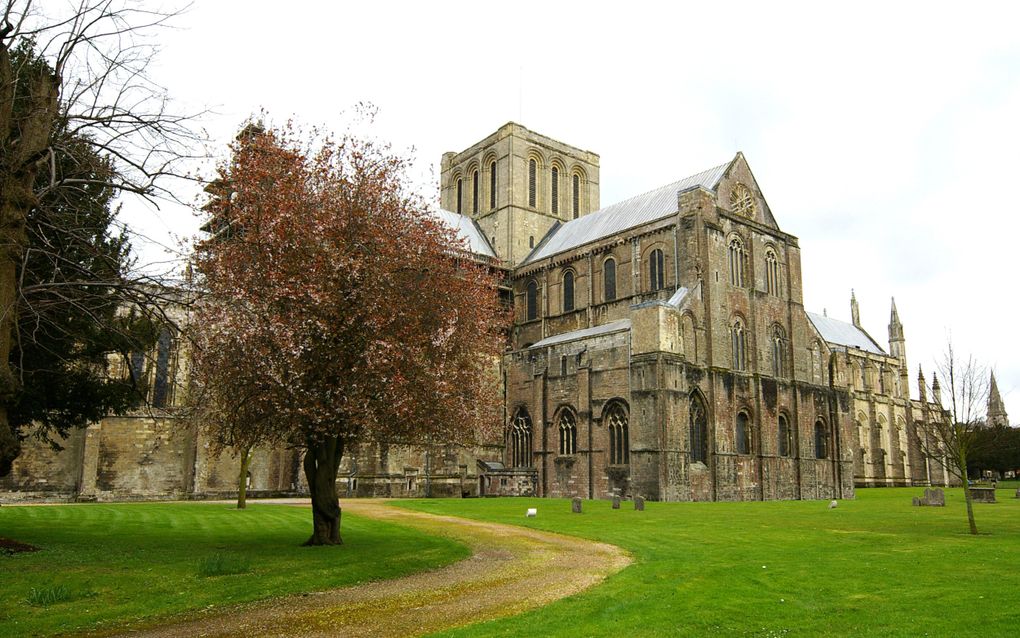 Winchester Cathedral in Winchester is met een lengte van 180 meter de grootste van Engeland. De anglicaanse kathedraal trekt veel toeristen,
onder andere vanwege het graf van de beroemde Engelse romanschrijfster Jane Austen. Ook bevinden zich er graven van Engelse koningen. beeld Wikimedia