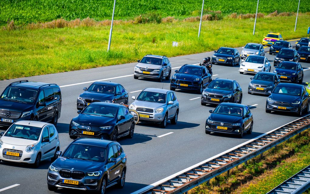 Verkeer staat vast in de file op de wegen rondom Utrecht. beeld ANP, Josh Walet 