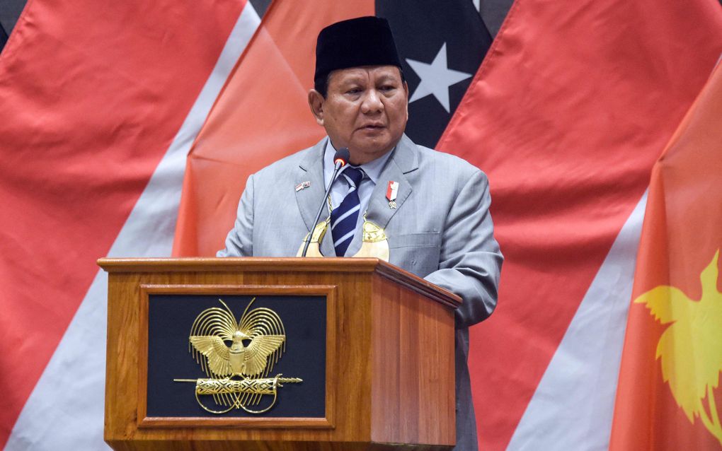 Aankomend president Prabowo Subianto woensdag tijdens een persconferentie. beeld AFP, Andrew Kutan