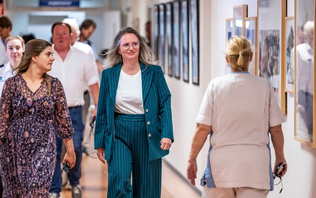 Minister Fleur Agema van Volksgezondheid, Welzijn en Sport tijdens een werkbezoek aan het ziekenhuis Zuyderland in Heerlen. beeld ANP, Marcel van Hoorn