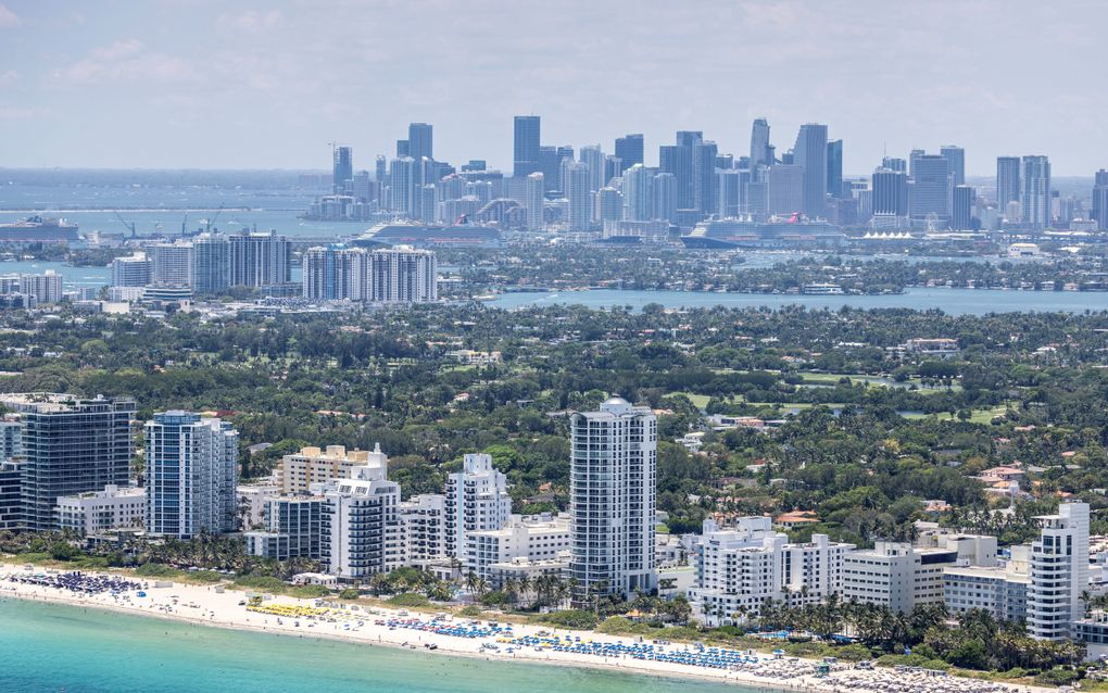 Florida is een toeristenstaat. Jaarlijks komen er meer dan 120 miljoen mensen om er vakantie te houden. Op de foto de skyline van Miami. beeld EPA, Cristobal Herrera-Ulashkevich