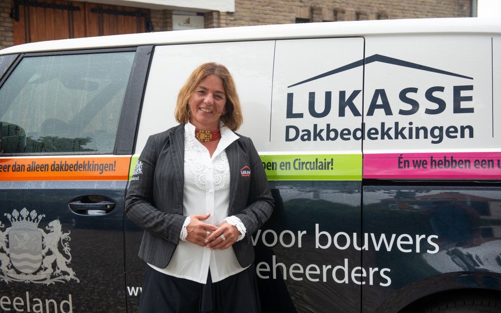 Omzien naar elkaar  maakt een familiebedrijf succesvol, stelt directeur Mirjam Lukasse-Verschuure van Lukasse Dakbedekkingen. beeld Felice Buonadonna