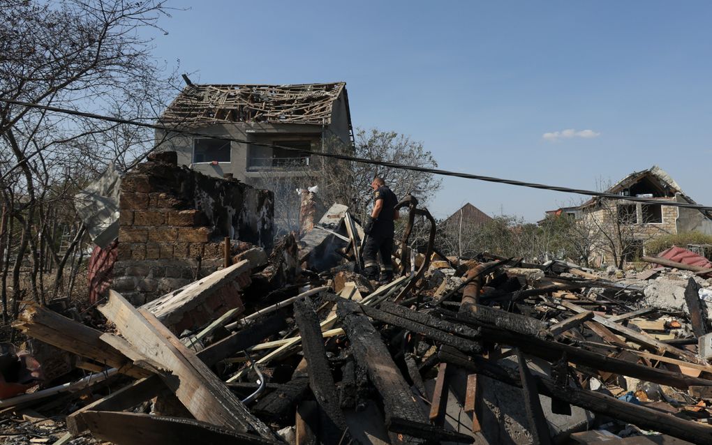 Ravage na raketinslagen nabij een transportdepot van een particuliere onderneming nabij Odessa, Zuid-Oekraïne. beeld EPA, Igor Tkachenko