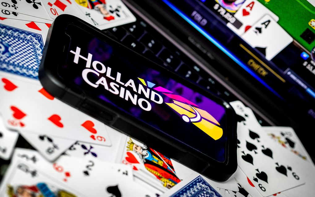 Een scherm met een website waar je online kan gokken. De Nederlandse Kansspelautoriteit heeft vergunningen verstrekt aan tien aanbieders van digitale gokspellen, waaronder Holland Casino en Nederlandse Loterij, bekend van bijvoorbeeld de Staatsloterij en Lotto. beeld ANP, Koen van Weel