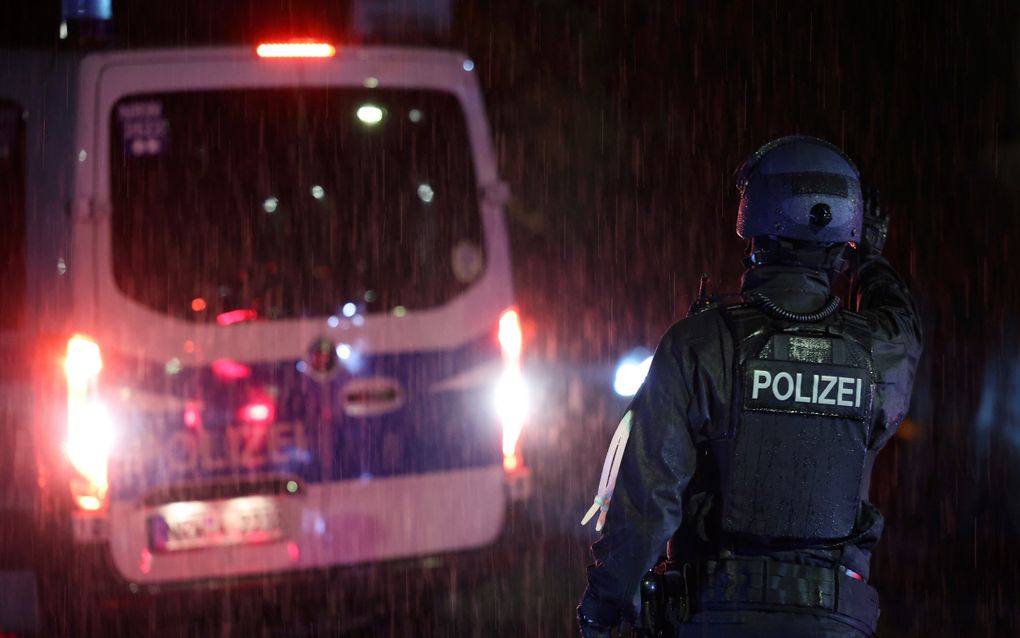 Duitse politieagenten in Solingen na een eerdere mesaanval. beeld EPA, Christopher Neundorf 