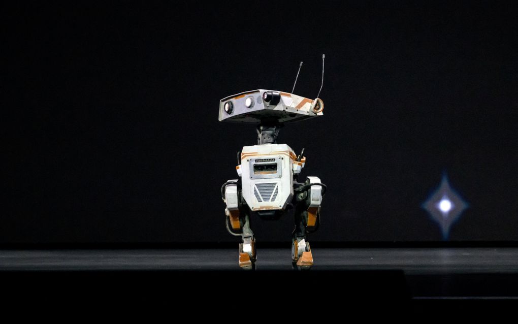 Een robot loopt het podium op tijdens de jaarlijkse Nvidia GTC Artificial Intelligence Conference in Californië. beeld Josh Edelson