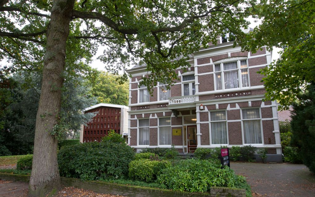 Het gebouw van de Theologische Universiteit Apeldoorn van de Christelijke Gereformeerde Kerken. beeld RD, Anton Dommerholt.