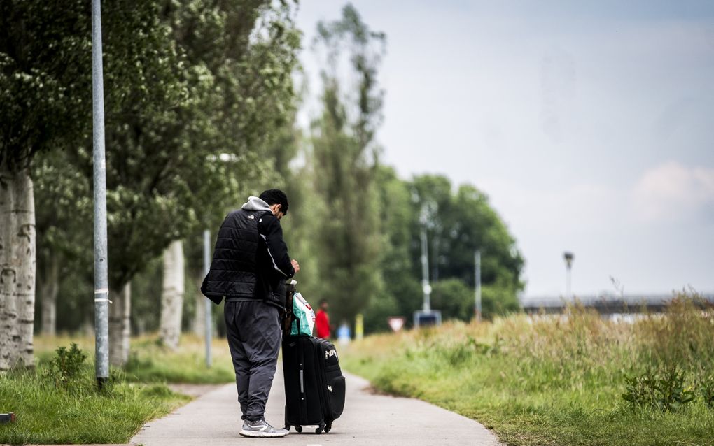 Een asielzoeker bij het aanmeldcentrum van het Centraal Orgaan opvang asielzoekers (COA). beeld ANP, Siese Veenstra