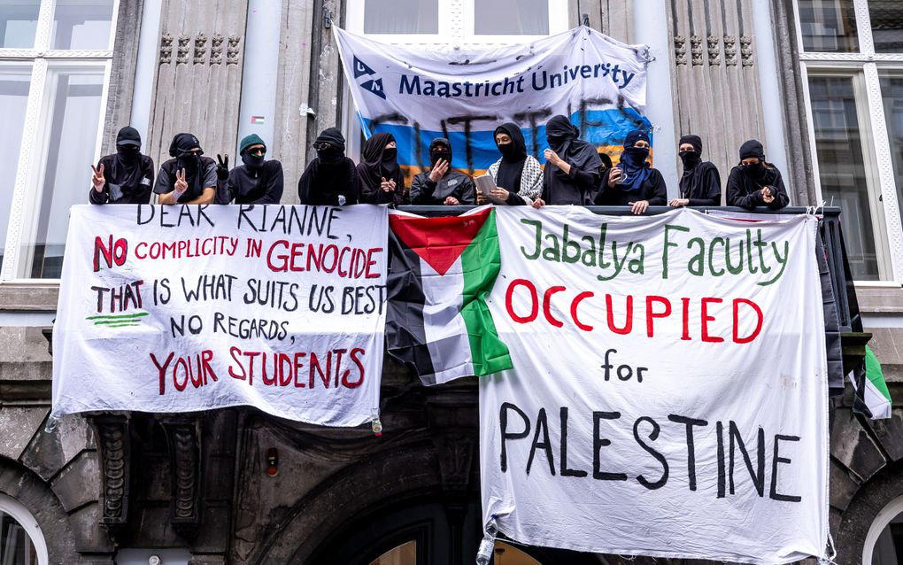 Pro-Palestijnse studenten bezetten een gebouw van de Universiteit Maastricht, in mei dit jaar. beeld ANP, Marcel van Hoorn