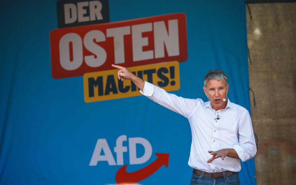 AfD-partijleider in Thüringen Björn Höcke tijdens een eerdere verkiezingstoespraak in Erfurt. beeld EPA, Clemens Bilan