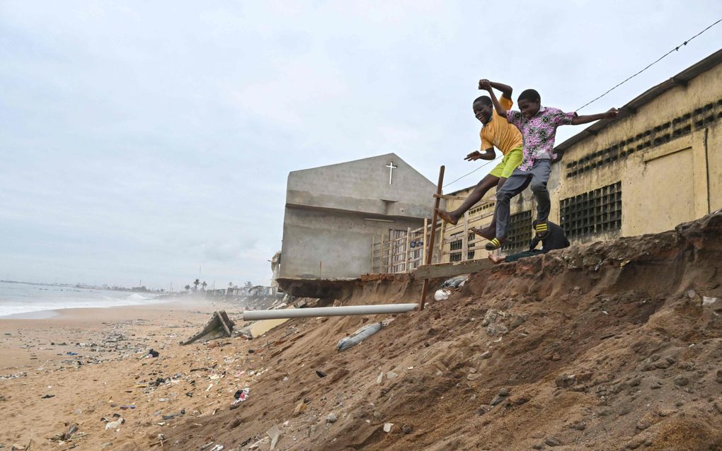 Kusterosie in Abidjan, de grootste stad van Ivoorkust. beeld AFP, Issouf Sanogo