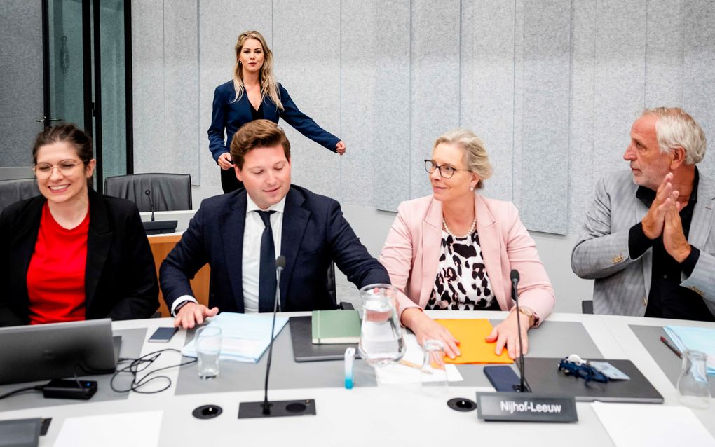 Kamerleden Ines Kostić (PvdD), Thom van Campen (VVD), Jeanet Nijhof-Leeuw (PVV), Harm Holman (NSC) en achter hen minister Femke Wiersma woensdag bij het debat over het NPLG in de Tweede Kamer. beeld ANP, Sem van der Wal