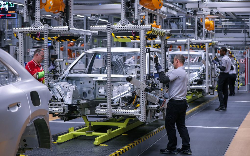 De mondiale vraag naar voor Duitsland belangrijke producten zoals auto’s staat onder druk. beeld AFP, Ronny Hartmann