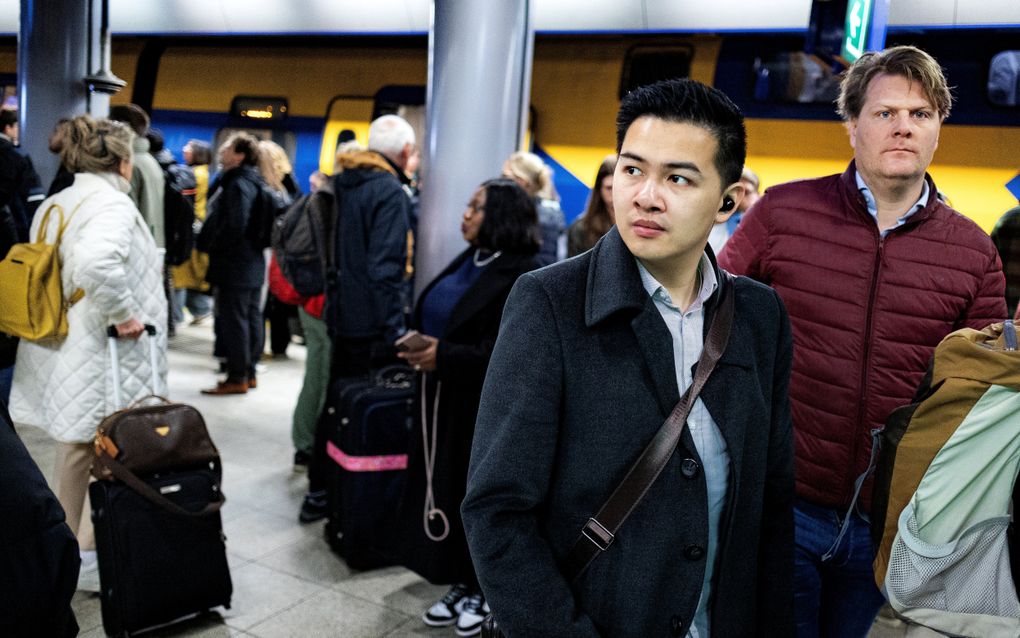 De NS hebben het al sinds de coronatijd moeilijk. Door de pandemie nam het aantal reizigers fors af, maar het kwam daarna niet meer op het oude niveau. beeld ANP, Ramon van Flymen