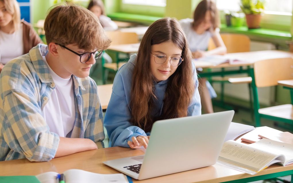 „Met een enkele muisklik is een leerling ergens anders dan bij de les.” beeld iStock