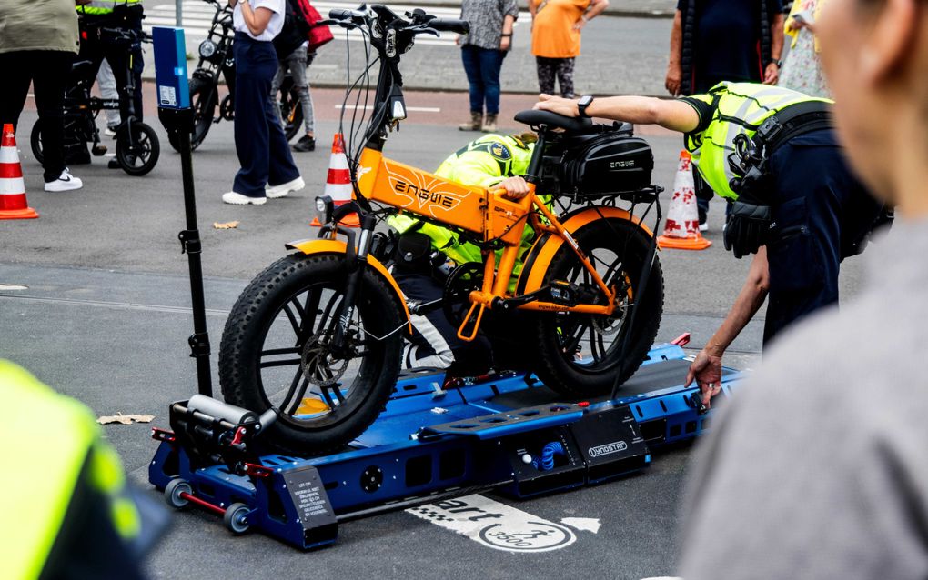 Een fatbike op een rollentestbank. beeld ANP, JEFFREY GROENEWEG