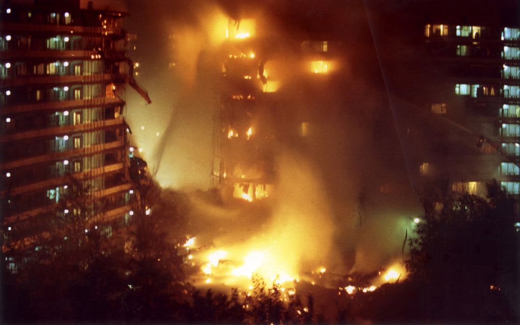 Een El Al-vrachtvliegtuig stortte op 4 oktober 1992 neer op de flatgebouwen Groeneveen en Klein-Kruitberg in de Amsterdamse Bijlmermeer. beeld ANP, Cor Mulder