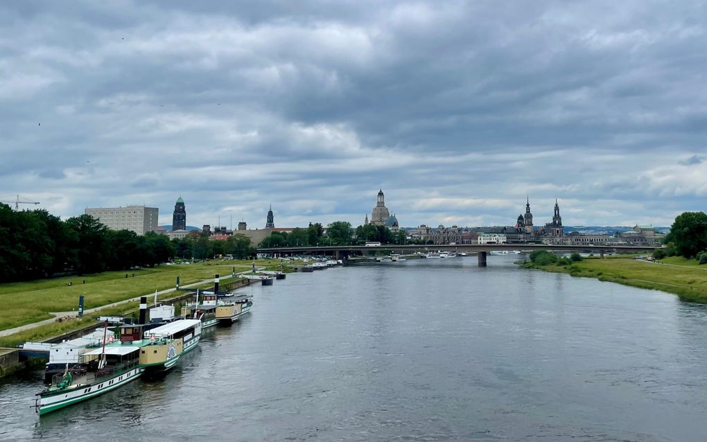 Archieffoto van de ingestorte Carolabrug over de Elbe bij Dresden. beeld RD