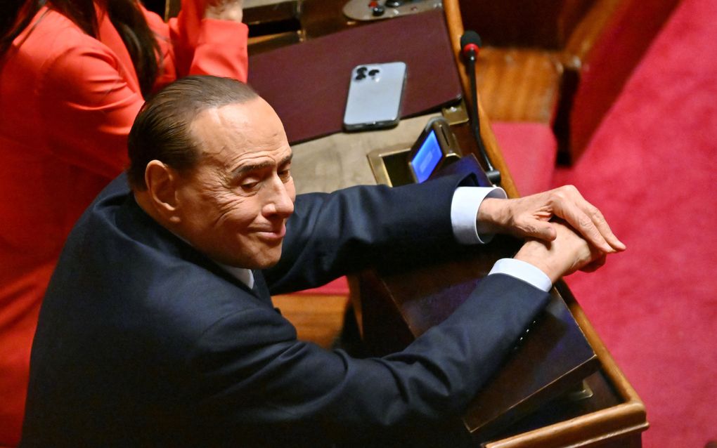 De voormalige Italiaanse premier Silvio Berlusconi (1936-2023) is, ondanks 32 rechtszaken tegen hem wegens fraude, omkoping, verduistering, belastingontduiking, valsheid in geschrifte, valse getuigenis en prostitutie van minderjarigen, slechts één keer veroordeeld. beeld AFP, Andreas Solaro