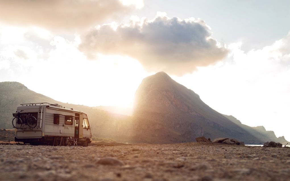 Twee mensen die elkaar totaal niet kennen koersen met een camper richting de Pyreneeën.  beeld iStock