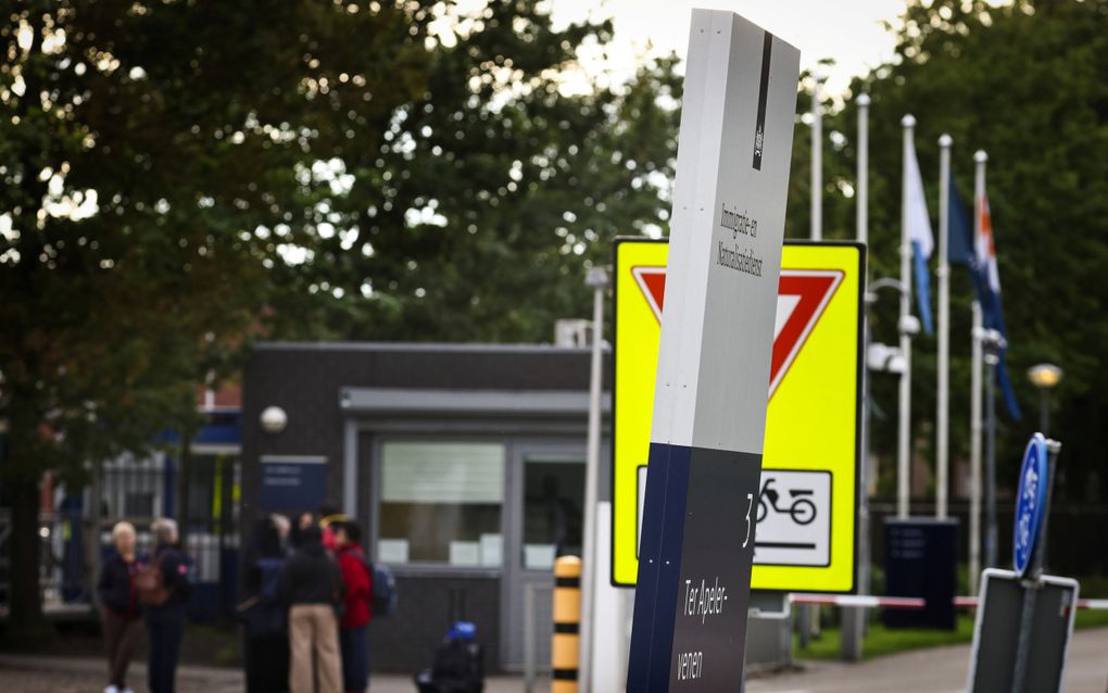 „De Immigratie- en Naturalisatiedienst (IND) probeert zorgvuldig te bepalen welke asielzoekers echt gevaar lopen.” Foto: het aanmeldcentrum van de IND in Ter Apel. beeld ANP, Vincent Jannink