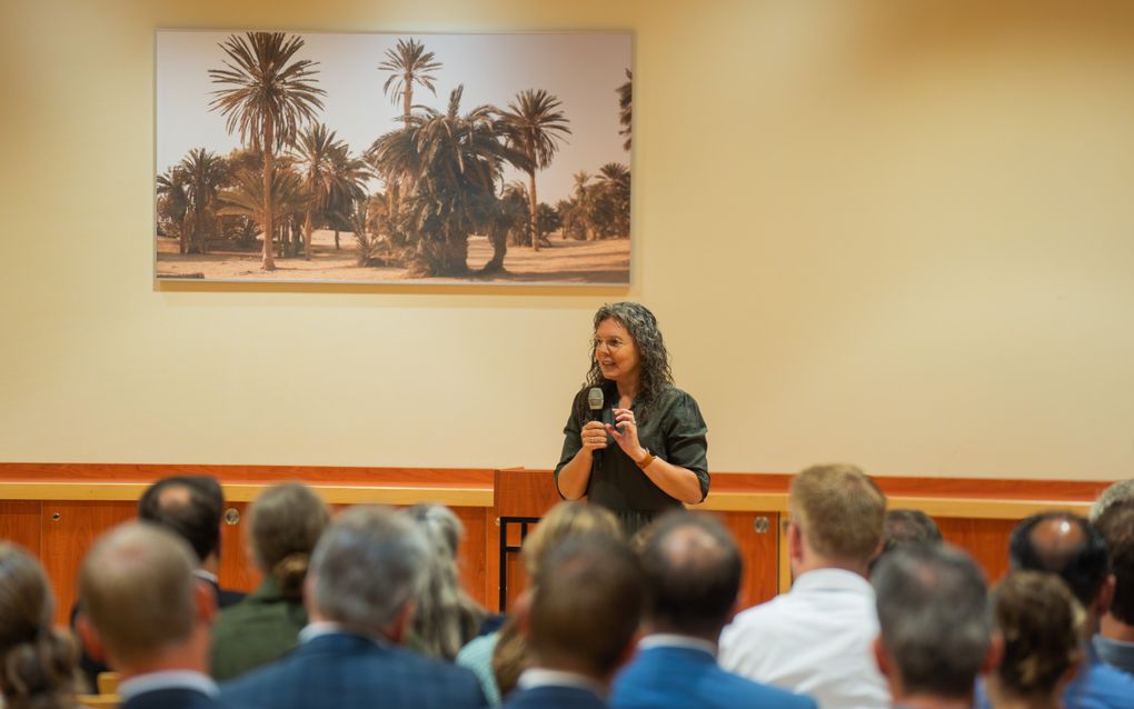 Anja de Bonte, jeugdwerkadviseur bij de Jeugdbond Gereformeerde Gemeenten, sprak vrijdag in Krimpen aan den IJssel voor een publiek van zo’n zestig zondagsschoolleiders. beeld Willemijn van der Wal