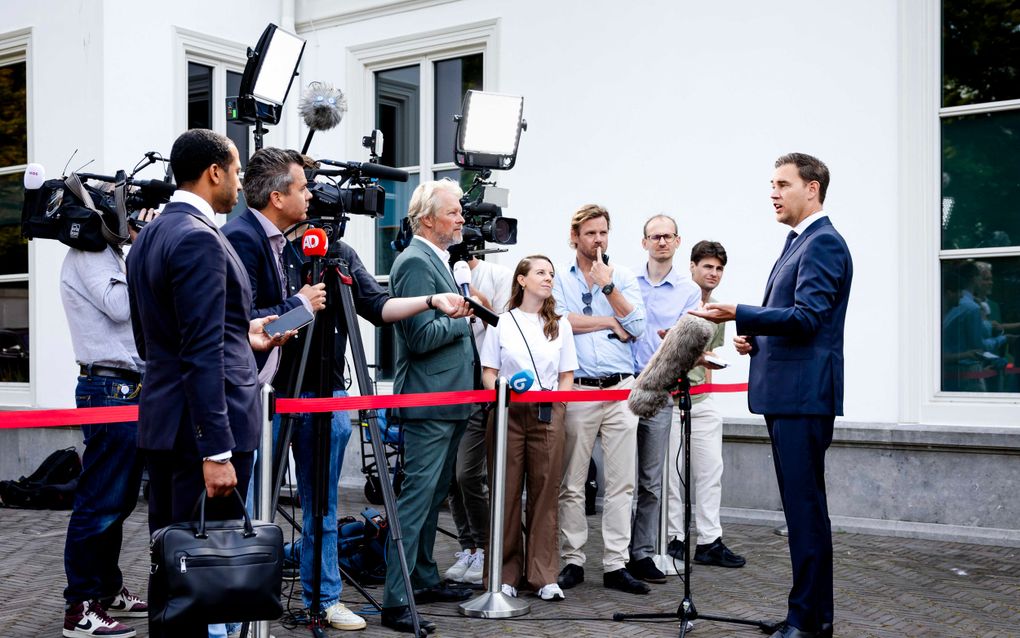 Minister Heinen (Financiën, r.) presenteert dinsdag de eerste Miljoenennota van het kabinet-Schoof. beeld ANP, Sem van der Wal