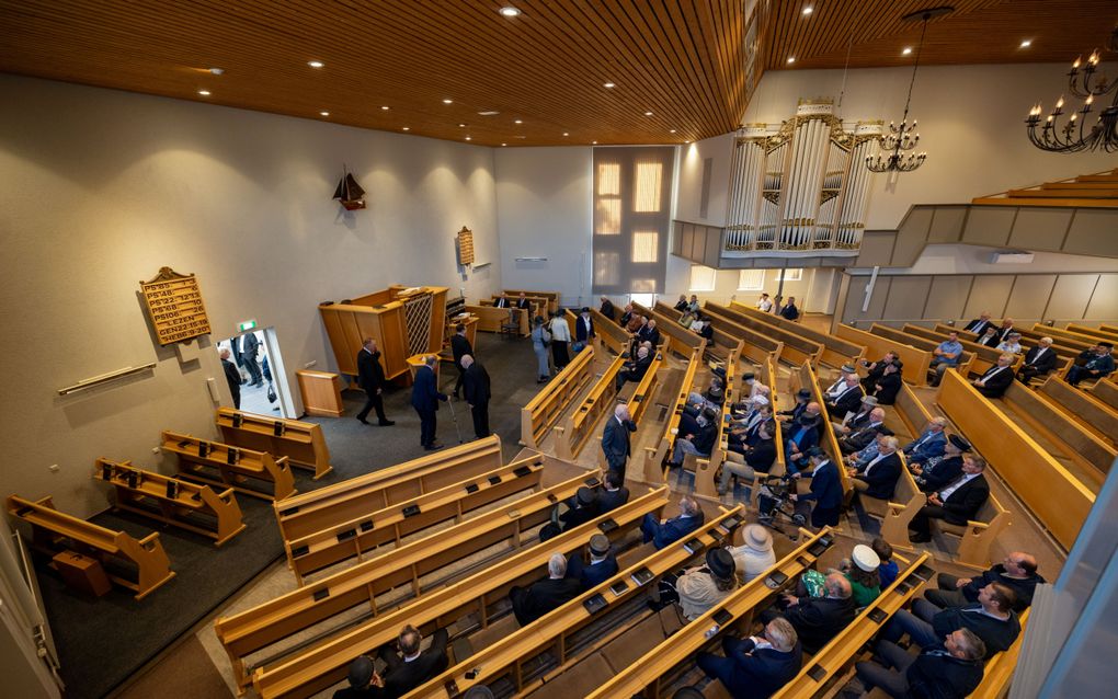 „De kerk des Heeren dient „een pilaar en vastigheid (of fundament) der waarheid” te zijn.” Foto: ontmoetingsdag van Stichting Bewaar het Pand, rond het thema ”Volharding in kantelende tijden”, op 14 september in de Eben-Haëzerkerk in Urk. beeld Freddy Schinkel