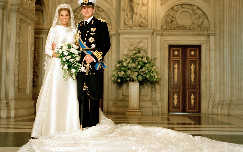 Trouwfoto van koningin Máxima in een ontwerp van Valentino, 2002, mikadozijde, privécollectie. beeld RVD, Jeroen van der Meyde