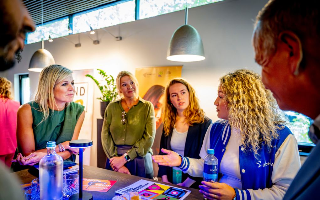 Koningin Máxima in gesprek met mbo-studenten. beeld ANP, Robin Utrecht