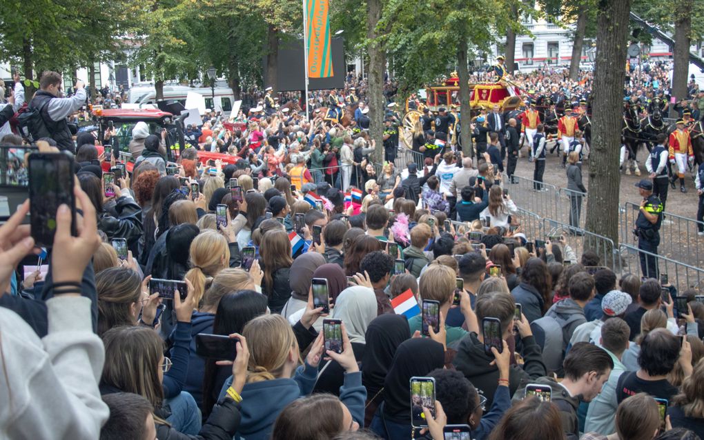 Een groep van 300 mbo’ers dinsdag op de publieke tribune op Prinsjesdag. beeld Prinsjesfestival