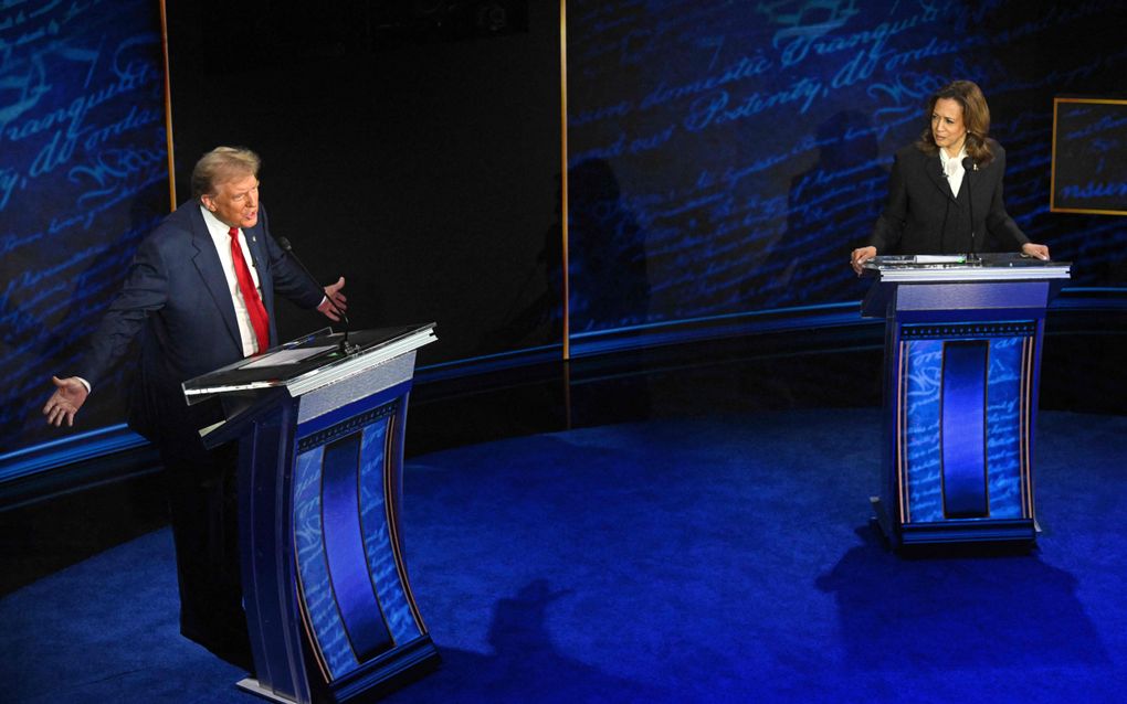 Donald Trump (l.) en Kamala Harris tijdens het presidentieel debat op 10 september in Philadelphia. beeld AFP, Saul Loeb