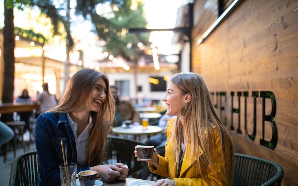 Voor veel mensen is koffie een dagelijkse levensbehoefte. Prijsstijgingen vallen hen snel op. beeld iStock