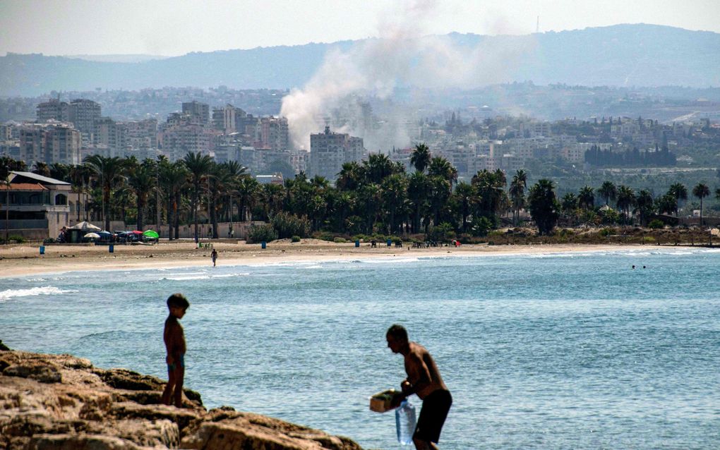 Rook stijgt woensdag op nabij de Libanese kuststad Tyrus na een Israëlische aanval. Ooit werd Libanon het Zwitserland van het Midden-Oosten genoemd. Die naam gaat niet meer op. beeld AFP, Hasan Fneich. 