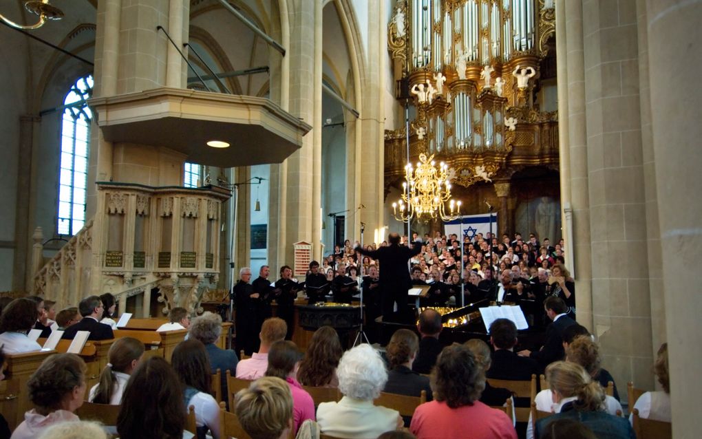 Streaming van opgenomen muziek levert een koor of artiest alleen wat op als daar duidelijke afspraken over zijn gemaakt. Foto: een zangavond in de Bovenkerk in Kampen. beeld Dick Vos.