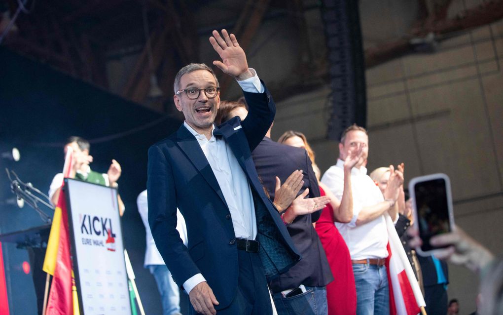 FPÖ-lijsttrekker Herbert Kickl trapt de verkiezingscampagne van zijn partij af in Graz. beeld AFP, Alex Halada.