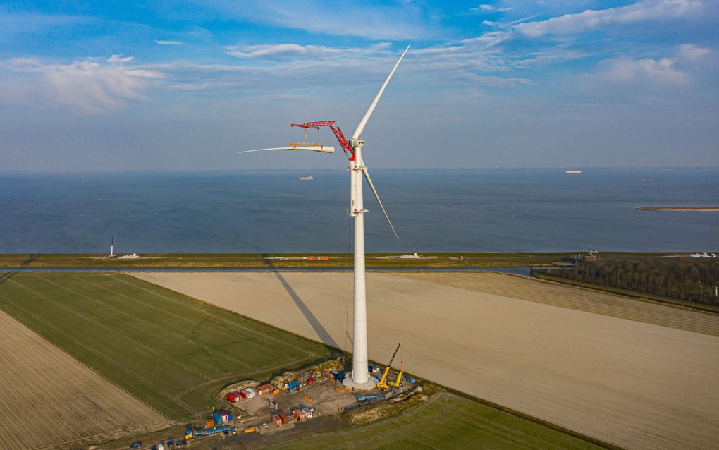 Hydrauvision is betrokken bij het project Climbing Crane LCC140. Deze klimmende kraan is ontworpen voor het zelfstandig installeren van de verschillende onderdelen van windturbines. beeld Hydrauvision