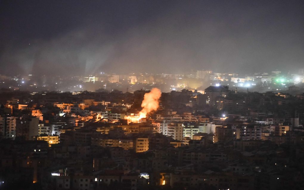 Rook stijgt dinsdag op van een wijk in de Libanese hoofdstad Beiroet na een Israëlische luchtaanval. beeld AFP, Fadel Itani