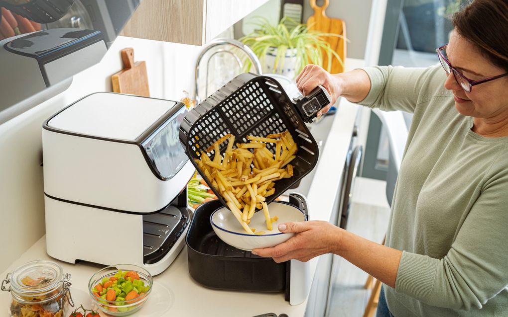 Uit het niets veroverde de heteluchtfriteuse de Nederlandse keuken. beeld iStock