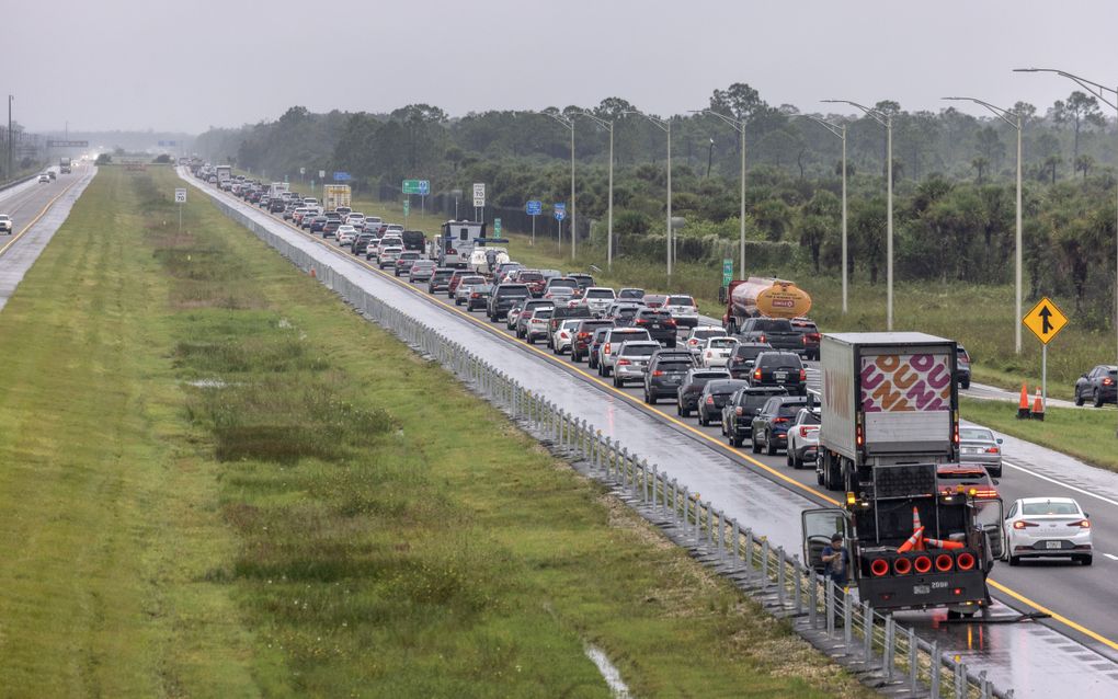 Inwoners van Florida evacueren voor de orkaan Milton. Foto: Interstate 75, in Naples, Florida. beeld EPA, Cristobal Herrera-Ulashkevich 