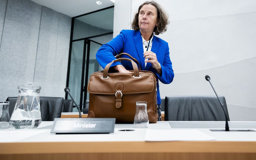 Marjolein Faber, minister van Asiel en Migratie, voor aanvang van het commissiedebat in de Tweede Kamer over Asiel en Migratie.  beeld ANP REMKO DE WAAL