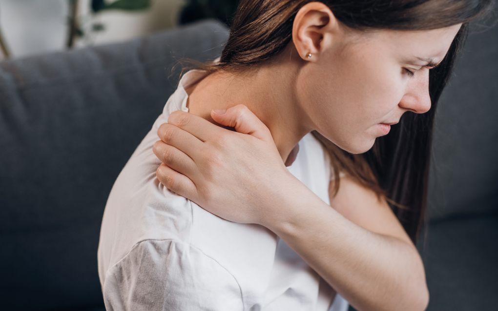 Vrouwen lijden bijna twee keer zo vaak als mannen aan chronische pijn. beeld iStock