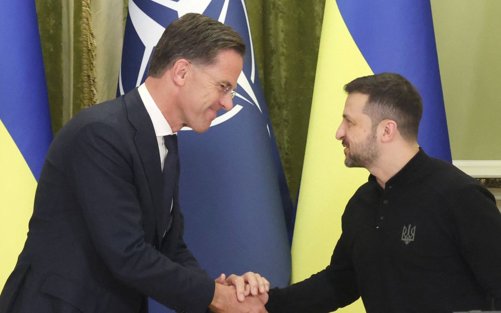 De Oekraïense president Volodymyr Zelensky en secretaris-generaal van de NAVO Mark Rutte eerder deze maand in Kyiv. beeld AFP, Anatolii Stepanov