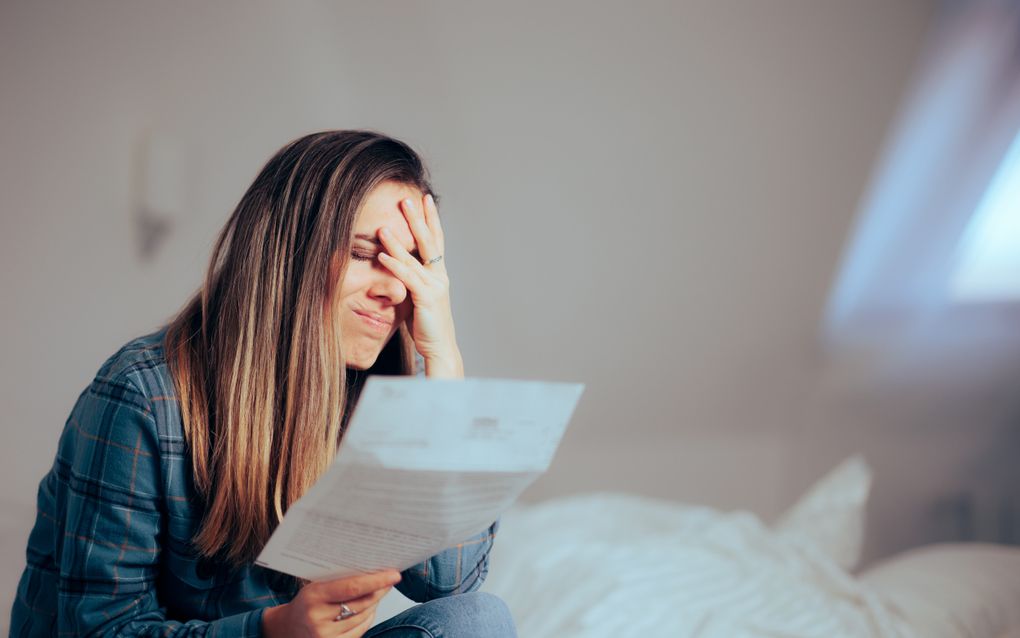 Een aanmaning met daarop incassokosten kan voor stress zorgen. beeld iStock