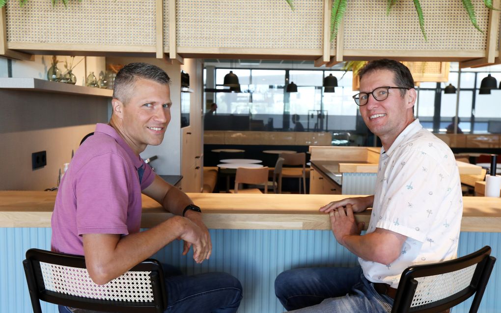 De directieleden Christiaan Bos (l.) en Koos Thierry van STH Automatisering. „Grootste uitdaging voor onze klanten is de beveiliging tegen gijzelsoftware.” beeld VidiPhoto