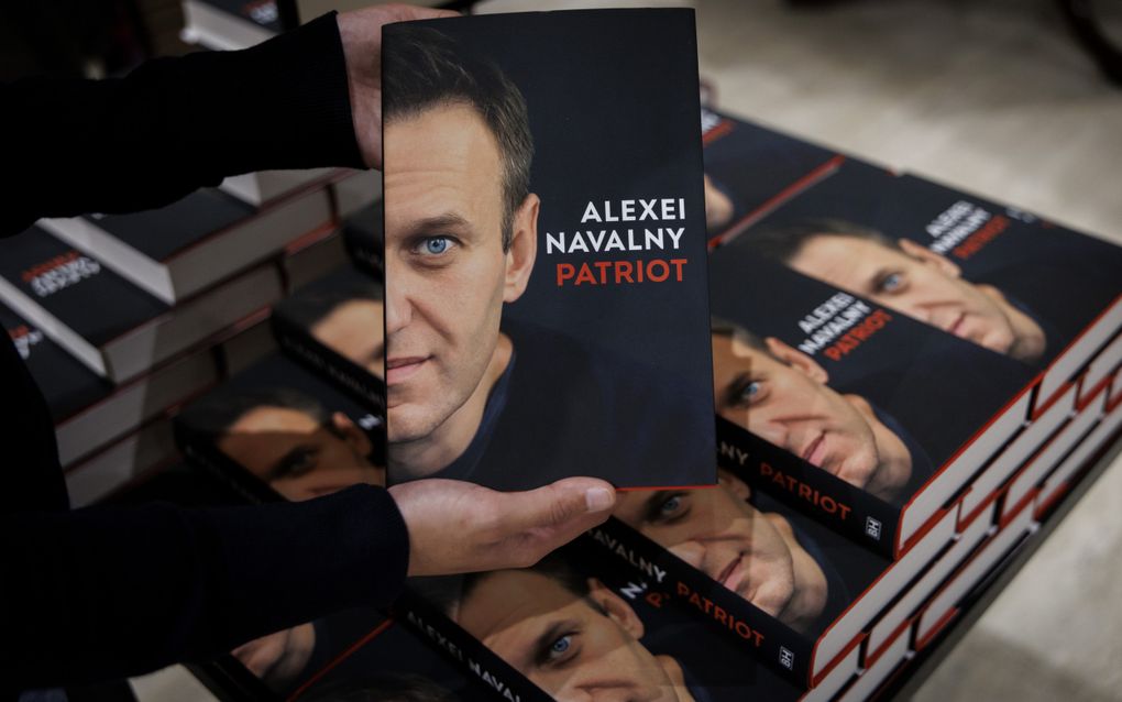 Dinsdag kwam het boek ”Patriot” met de memoires van Aleksej Navalny uit. beeld EPA, Tolga Akmen