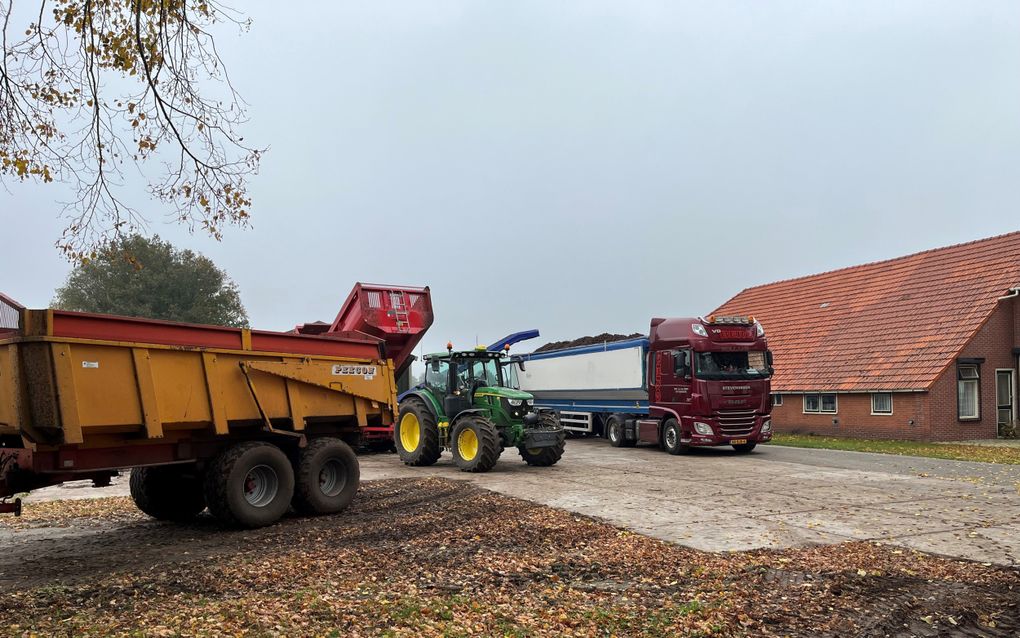 Laden van zetmeelaardappelen bij een akkerbouwer in Mussel (Groningen). beeld RD