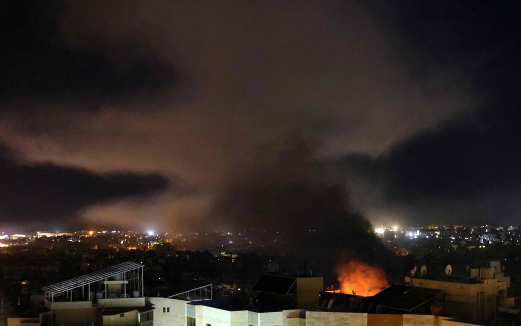 Rook stijgt op boven Beiroet na een Israëlische luchtaanval. beeld AFP, Ibrahim Amro