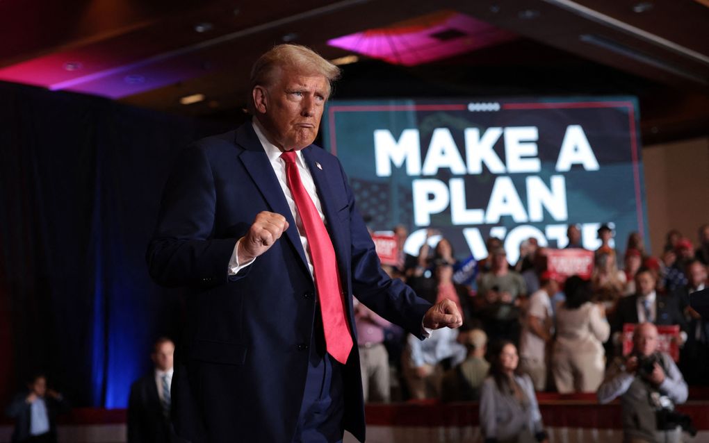 Donald Trump spreekt aanhangers toe tijdens een verkiezingsbijeenkomst in Concord. beeld AFP, Win McNamee