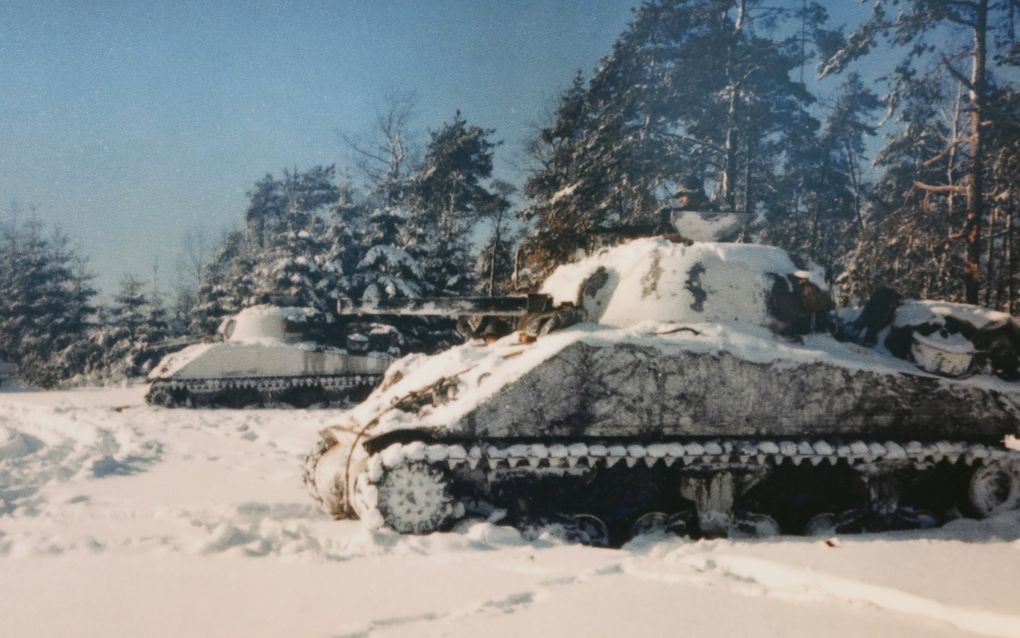 Amerikaanse Shermantanks tijdens het Ardennenoffensief. Op 16 december is het precies tachtig jaar geleden dat de Duitse troepen met een aanval in de Ardennen hun laatste grote offensief begonnen. beeld VidiPhoto